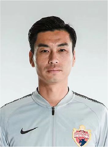 他做了整容手术，可是医生也不能把损坏的地方修复得完好如初。